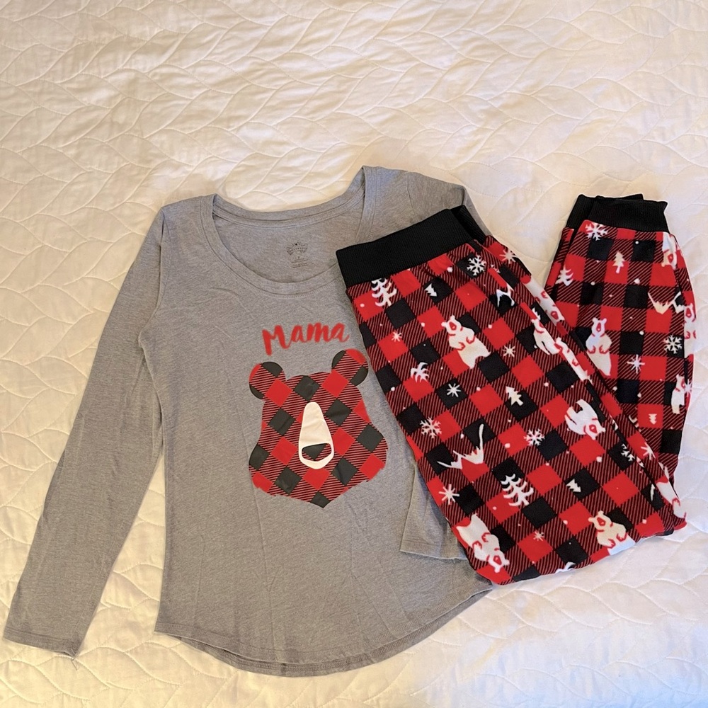 Women’s M Wondershop Mama Bear PJs